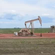 Petróleo atinge maior valor com tensão no Oriente Médio e Fed no radar.