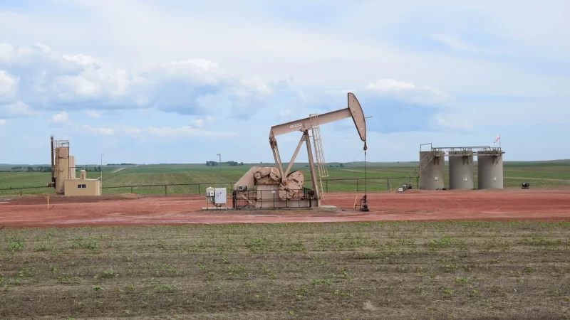 Petróleo atinge maior valor com tensão no Oriente Médio e Fed no radar.