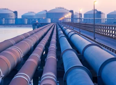 Petróleo fecha em queda com expectativas de aumento na produção pela Arábia Saudita.