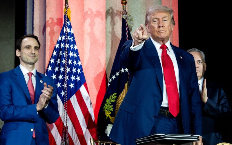 Petróleo sobe mais de 3% após ultimato de Trump à Rússia sobre guerra.