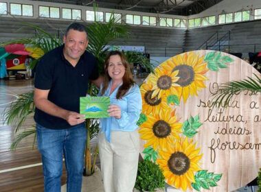 plastico verde livro sobre reciclagem e producao de pecas novas