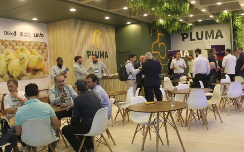 pluma agroavicola celebra 25 anos no siavs 2024 com novas