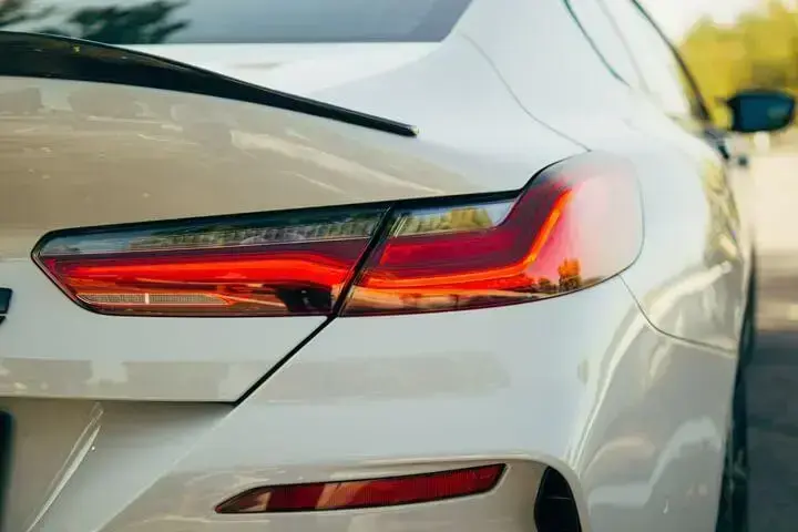 PMMA Röhm: grades, cores e aplicações com alto brilho e custo competitivo