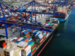 porto de santos bate recorde de movimentacao de conteineres em