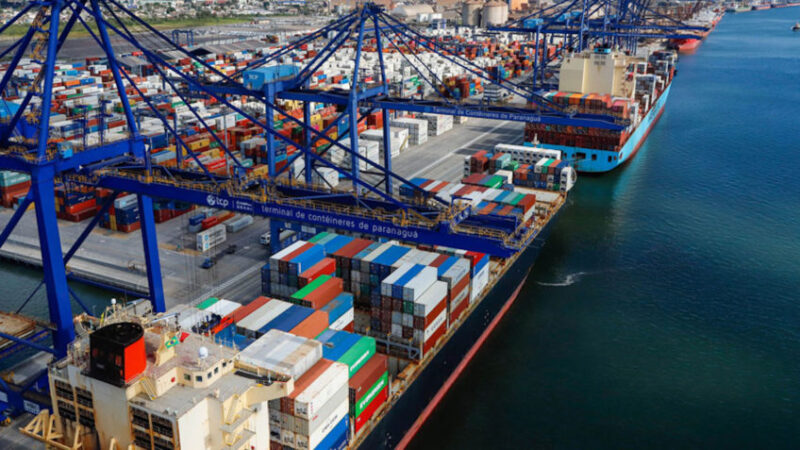 porto de santos bate recorde de movimentacao de conteineres em