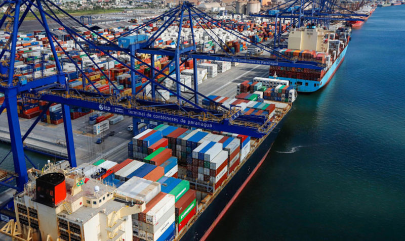 porto de santos bate recorde de movimentacao de conteineres em