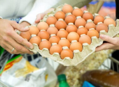 Preços de alimentos em queda trazem alívio ao bolso e inflação negativa em junho: o que isso significa para você.