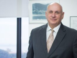 Presidente da Eletronuclear renuncia; diretor técnico assume o comando temporariamente.