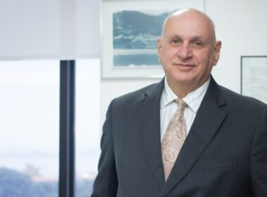 Presidente da Eletronuclear renuncia; diretor técnico assume o comando temporariamente.
