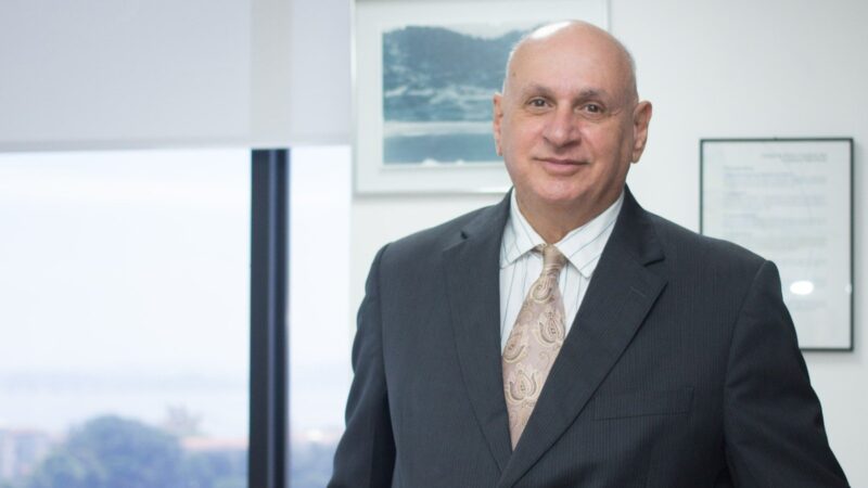 Presidente da Eletronuclear renuncia; diretor técnico assume o comando temporariamente.