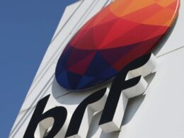 Previ busca bloquear fusão entre Marfrig e BRF, levantando questões cruciais sobre mercado e governança corporativa. 8 Previ busca bloquear fusão entre Marfrig e BRF, levantando questões cruciais sobre mercado e governança corporativa.