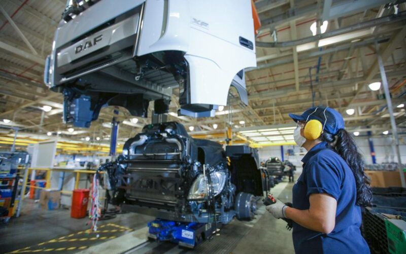 Ano de 2023 terminou com baixa na produção de caminhões, mas ANFAVEA prevê retomada em 2024