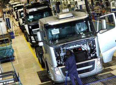 Ano se encerra com baixa na produção de caminhões, mas forte expectativa para 2024