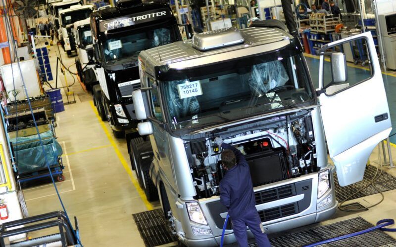 Ano se encerra com baixa na produção de caminhões, mas forte expectativa para 2024