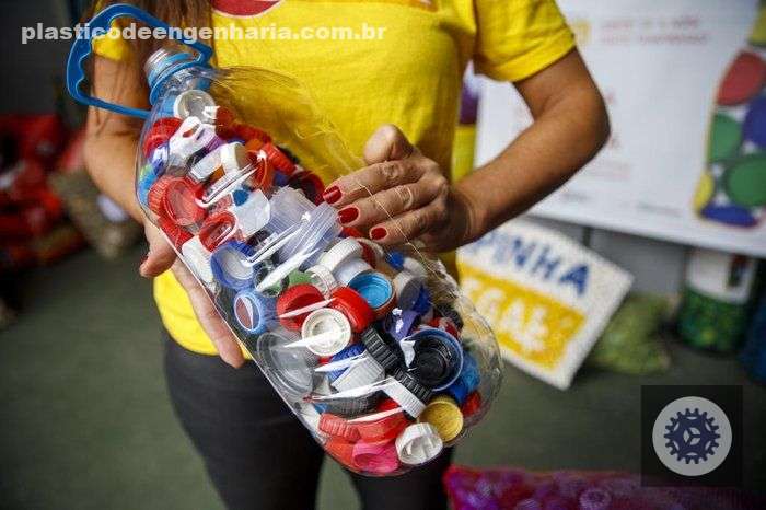 programa de coleta de tampinhas plasticas para arrecadar fundos