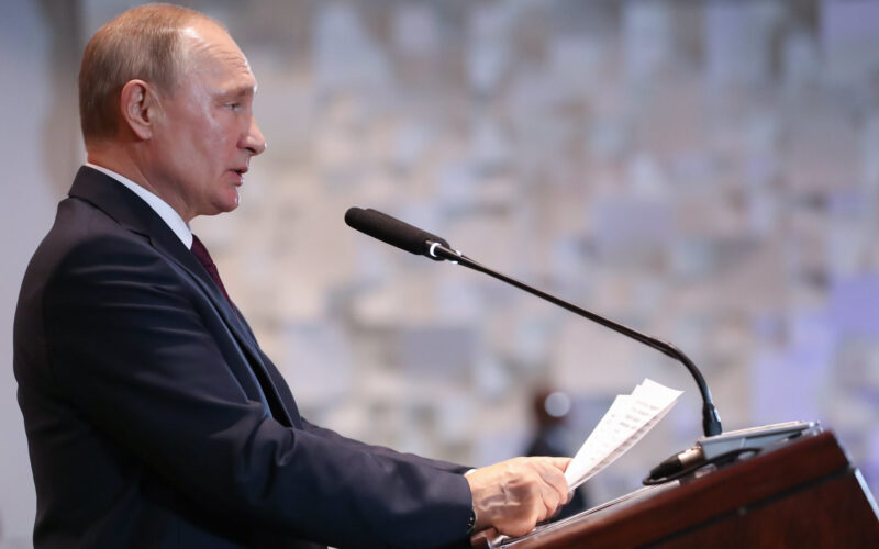 Putin anuncia parcerias de US$ 200 bilhões com China em petróleo e gás, destaca investimento estratégico para ambos os países