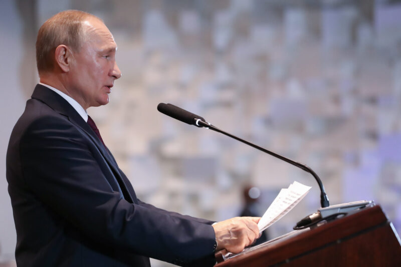 Putin anuncia parcerias de US$ 200 bilhões com China em petróleo e gás, destaca investimento estratégico para ambos os países