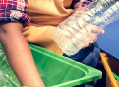 reciclagem em alta bacterias decompoem pet e plastico em grande
