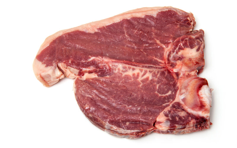 Recorde nas exportações de carne bovina em junho traz desafios com tarifas dos EUA e oportunidades para o mercado brasileiro.