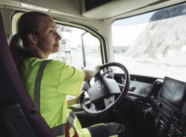 Mulheres habilitadas para pesados já correspondem a mais de 6% dos motoristas no país