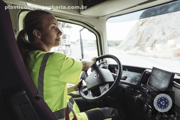 Mulheres habilitadas para pesados já correspondem a mais de 6% dos motoristas no país