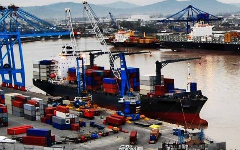 revolucao no comercio jbsseara inaugura primeiro navio de conteineres em