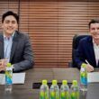 revolucao sustentavel garrafa de agua com rotulo em pla embossado.jpgmaxwidth1200