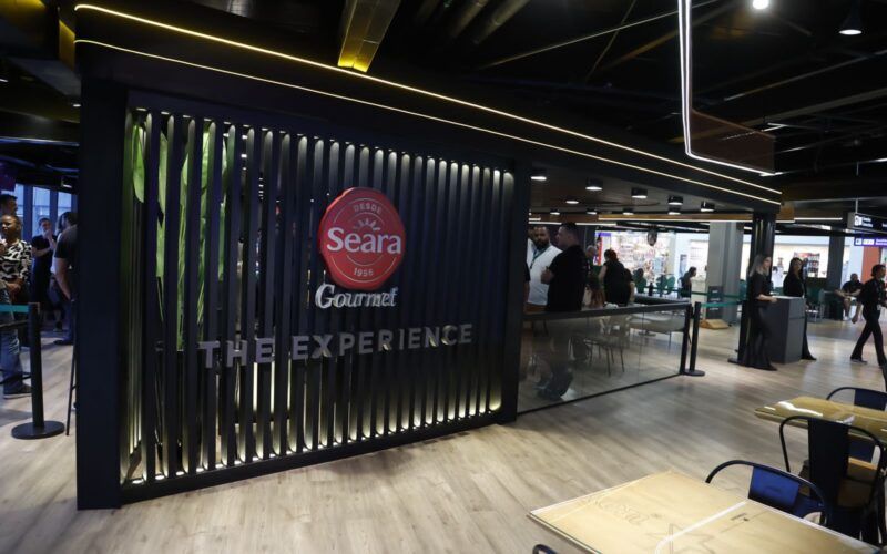 seara gourmet abre seu primeiro restaurante no maior aeroporto do