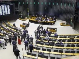 Seguros e previdência podem impulsionar mercado de carbono no Brasil, aponta estudo. 16 Seguros e previdência podem impulsionar mercado de carbono no Brasil, aponta estudo.