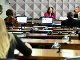 Senado aprova exploração econômica em terras indígenas; texto segue para votação. 8 Senado aprova exploração econômica em terras indígenas; texto segue para votação.