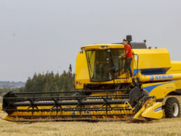 Setor agropecuário do Paraná paga 58% acima da média nacional e impulsiona carreiras mais rentáveis 23 Setor agropecuário do Paraná paga 58% acima da média nacional e impulsiona carreiras mais rentáveis