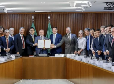 Setor elétrico precisa de reforma estrutural para enfrentar desafios, aponta estudo.