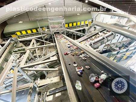 stadler inaugura uma fabrica hibrida para triagem de residuos solidos
