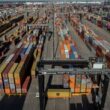 Tarifas de Trump impactam mercados e comércio global, revelando oportunidades e desafios para sua empresa.