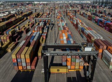 Tarifas de Trump impactam mercados e comércio global, revelando oportunidades e desafios para sua empresa.