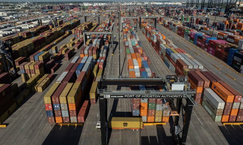 Tarifas de Trump impactam mercados e comércio global, revelando oportunidades e desafios para sua empresa.