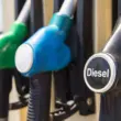 Tarifas dos EUA afetam preço de gasolina e produtos petroquímicos, alerta BTG, com impacto na inflação.