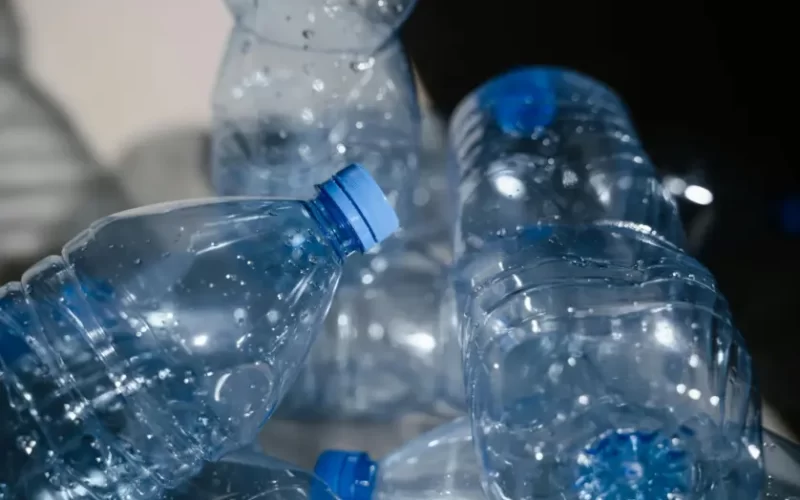 tecnologias sustentaveis transformam residuos plasticos em solucoes ecologicas e praticas.webp