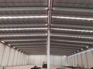 telhas de vidro prismaticas proporcionam maior aproveitamento da luz natural