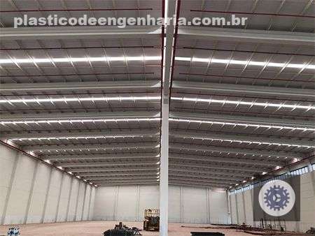 telhas de vidro prismaticas proporcionam maior aproveitamento da luz natural