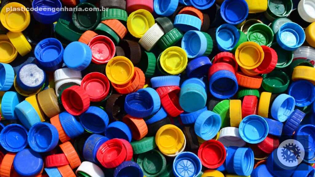 Tampas plásticas transformadas em equipamentos hospitalares