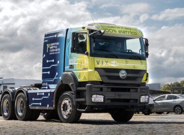 Empresa transforma Mercedes Axor em veículo elétrico com capacidade de 120 toneladas