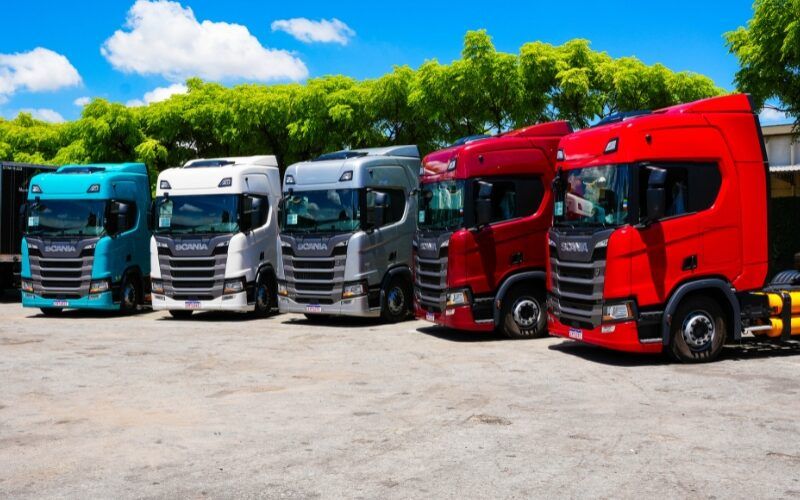 Transportadora recebe cinco caminhões Scania R 410 a gás por meio de locação