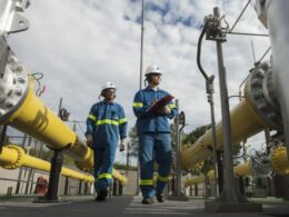 Transportadoras de gás contestam distribuidoras em debate sobre regulação na ANP. 10 Transportadoras de gás contestam distribuidoras em debate sobre regulação na ANP.