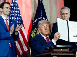 Trump ameaça tarifas à Rússia por fim da guerra na Ucrânia em 10 dias 10 Trump ameaça tarifas à Rússia por fim da guerra na Ucrânia em 10 dias