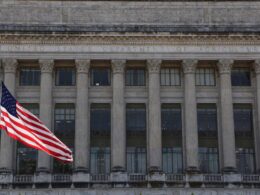 USDA intensifica segurança nacional ao demitir pesquisadores estrangeiros e reavaliar colaborações estratégicas. 10 USDA intensifica segurança nacional ao demitir pesquisadores estrangeiros e reavaliar colaborações estratégicas.