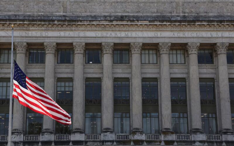 USDA intensifica segurança nacional ao demitir pesquisadores estrangeiros e reavaliar colaborações estratégicas.