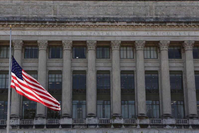 USDA intensifica segurança nacional ao demitir pesquisadores estrangeiros e reavaliar colaborações estratégicas.