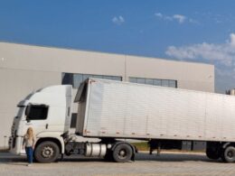 Primeiro Espaço A Voz Delas recebe caminhoneiras e cristais para parada e descanso