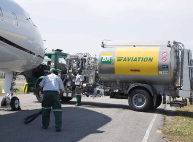 Vibra utiliza Diesel HVO para abastecer caminhões em operação no aeroporto de Guarulhos